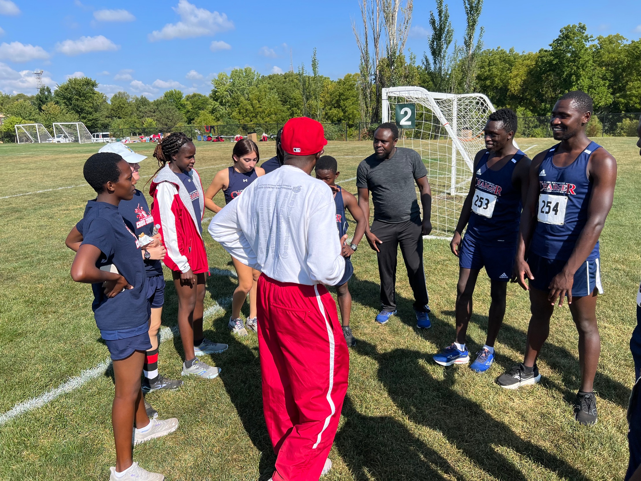 Kimaiyo, Chelak Lead Chargers at Fighting Bee Invitational