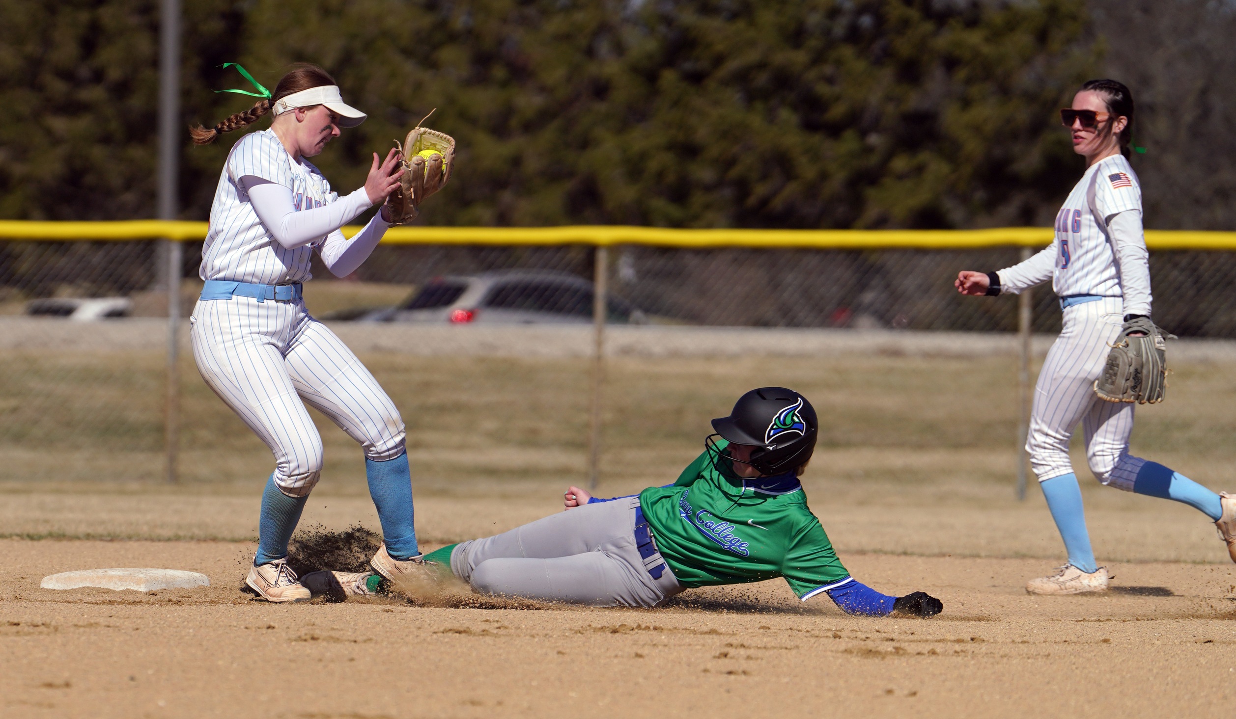 Chargers swept on road after Cavaliers&rsquo; quick starts