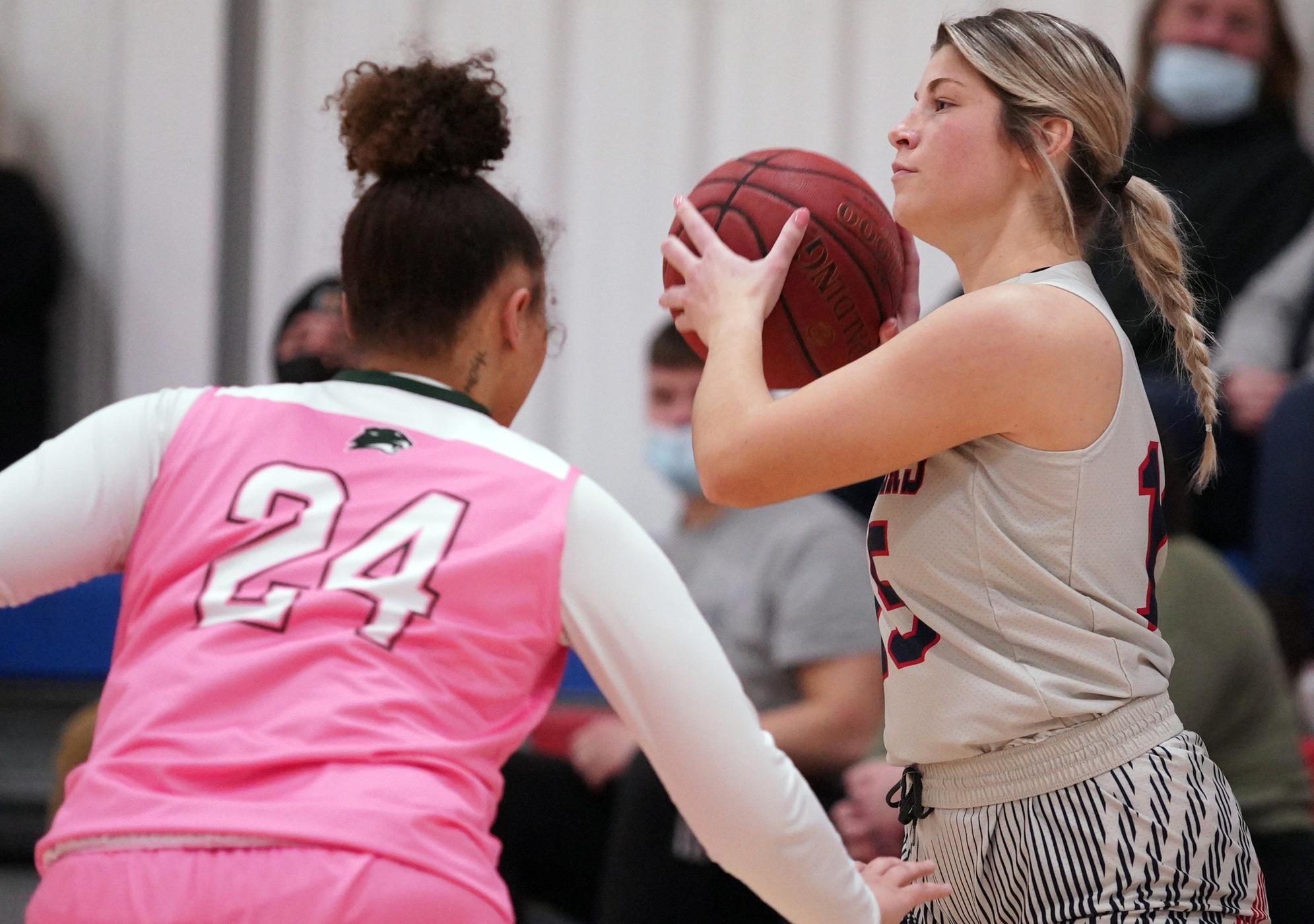 Sandburg Women Split Pair of Close Games to Finish Regular Season