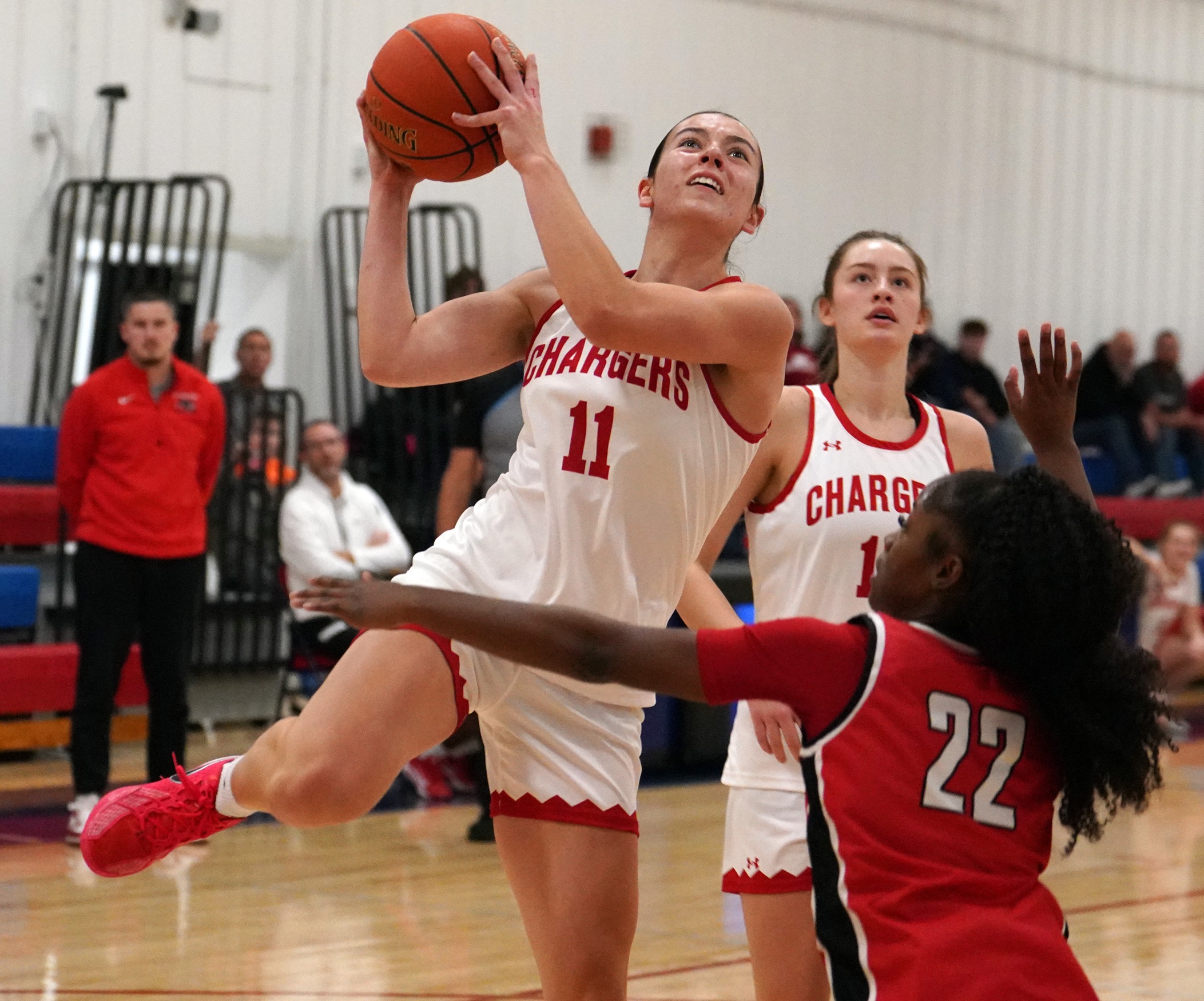 Kisler scores 17 in Chargers&rsquo; road loss to No. 3 Cougars